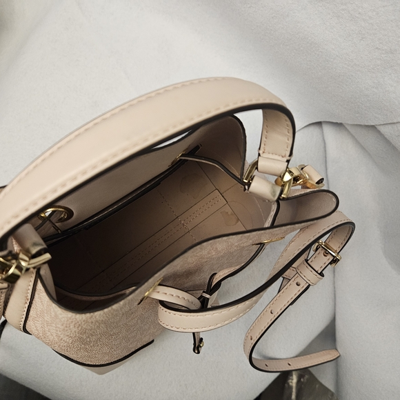Michael Kors Cream Bucket Bag - Picture 5 of 6